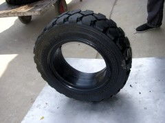 廠家直銷實心輪胎 28 9 15規(guī)格詳解與優(yōu)勢